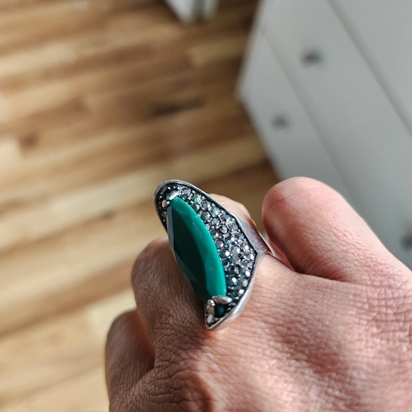 Elegant Green Silver Ring - Picture 5 of 11